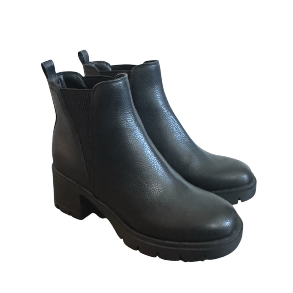 NWOT MIA Panola Black Chunky Chelsea Ankle Booties